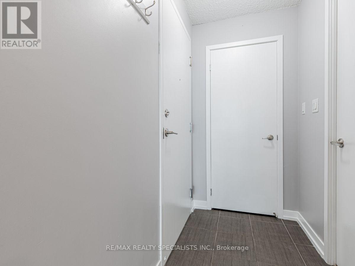 1302 - 816 Lansdowne Avenue, Toronto, Ontario  M6H 4K6 - Photo 3 - W13713004