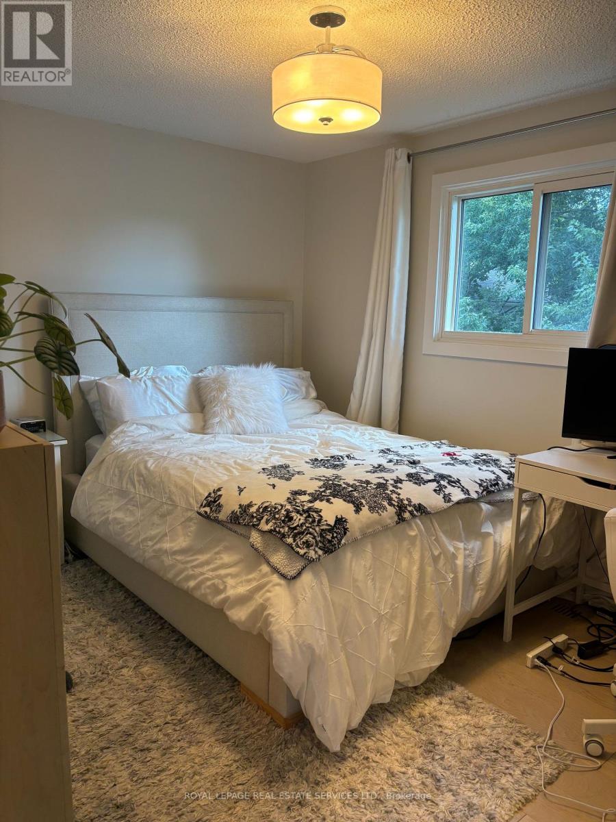 3122 Sandcliffe Court, Burlington, Ontario  L7M 3H1 - Photo 17 - W13713010