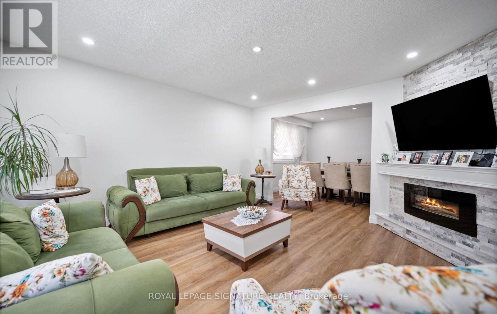 2221 Florian Road, Mississauga, Ontario  L5A 3Y9 - Photo 3 - W13713046