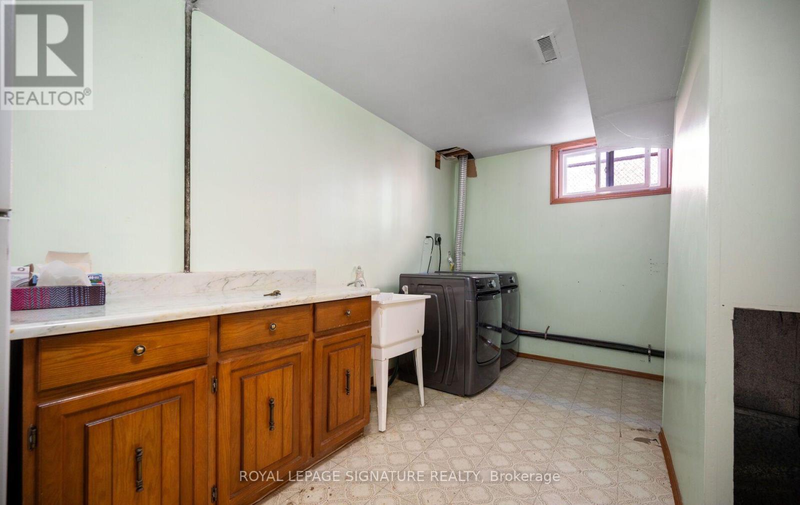 2221 Florian Road, Mississauga, Ontario  L5A 3Y9 - Photo 38 - W13713046