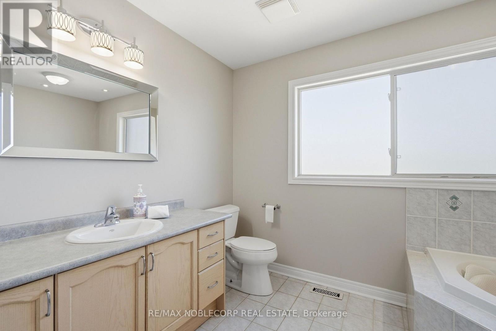 111 Emily Carr Crescent, Caledon, Ontario L7E 2L8 - Photo 25 - W13713074