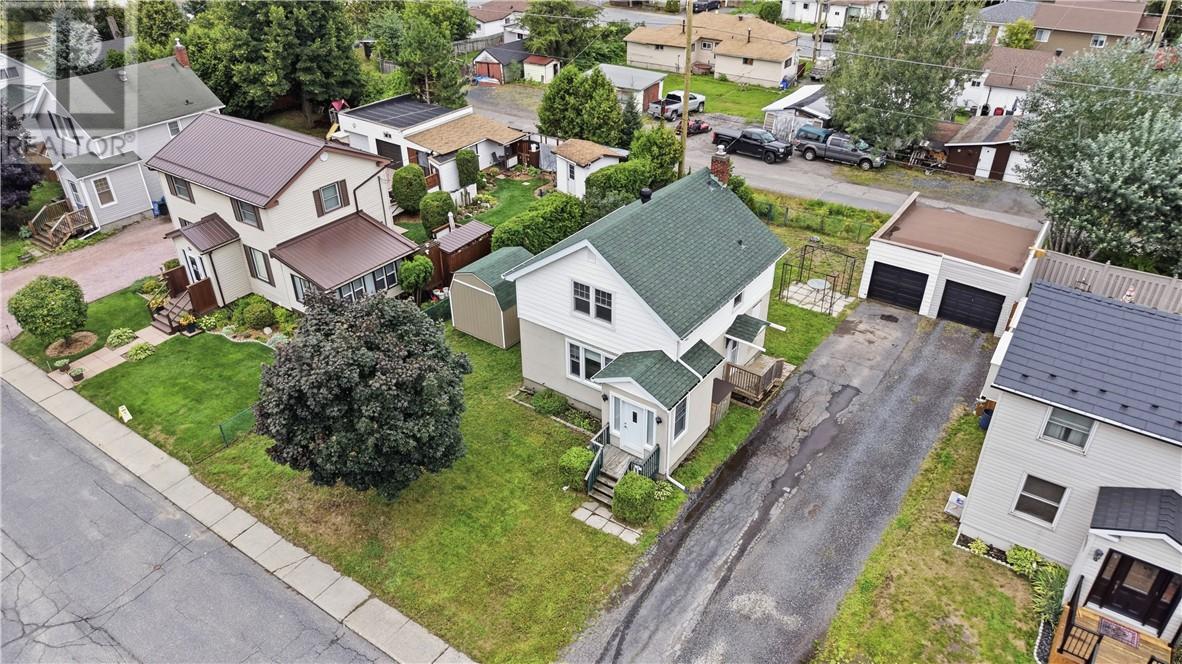 8 Mcnevin Street, Copper Cliff, Ontario  P0M 1N0 - Photo 2 - 2129949