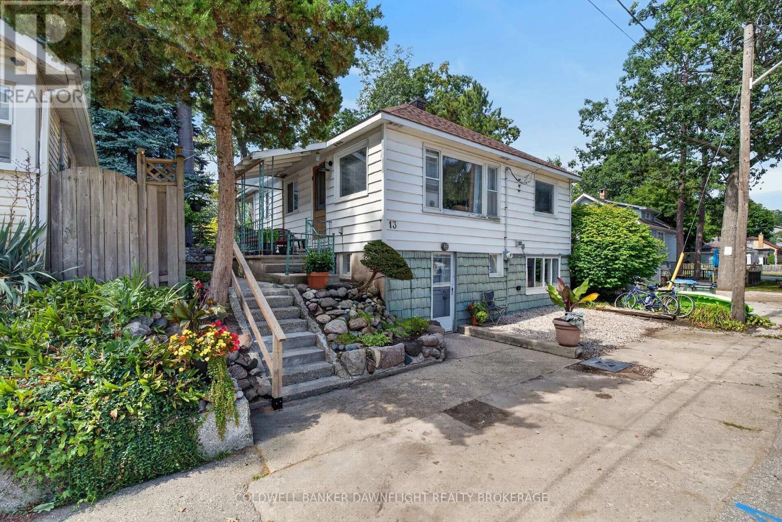 13 Warwick Avenue, Lambton Shores, Ontario  N0M 1T0 - Photo 2 - X13713426