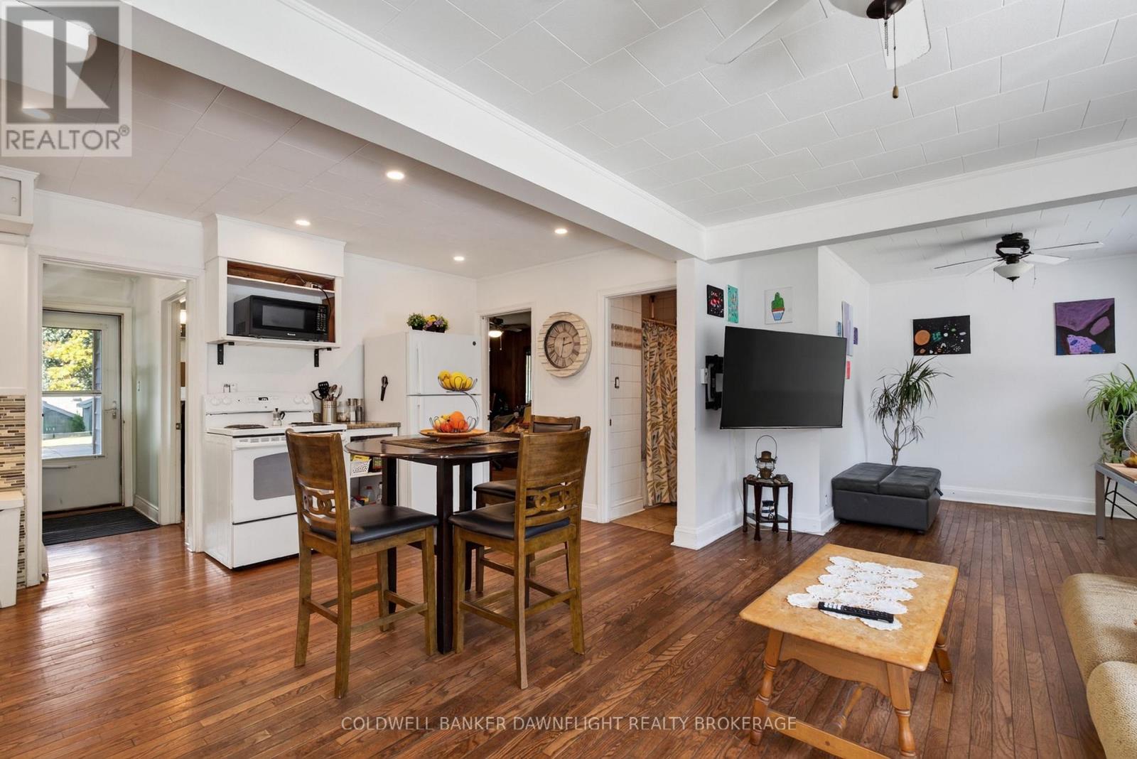 13 Warwick Avenue, Lambton Shores, Ontario  N0M 1T0 - Photo 4 - X13713426