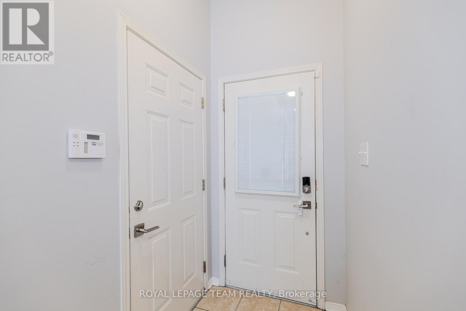 316 Bryarton Street, Ottawa, Ontario  K1C 7R5 - Photo 3 - X13713128