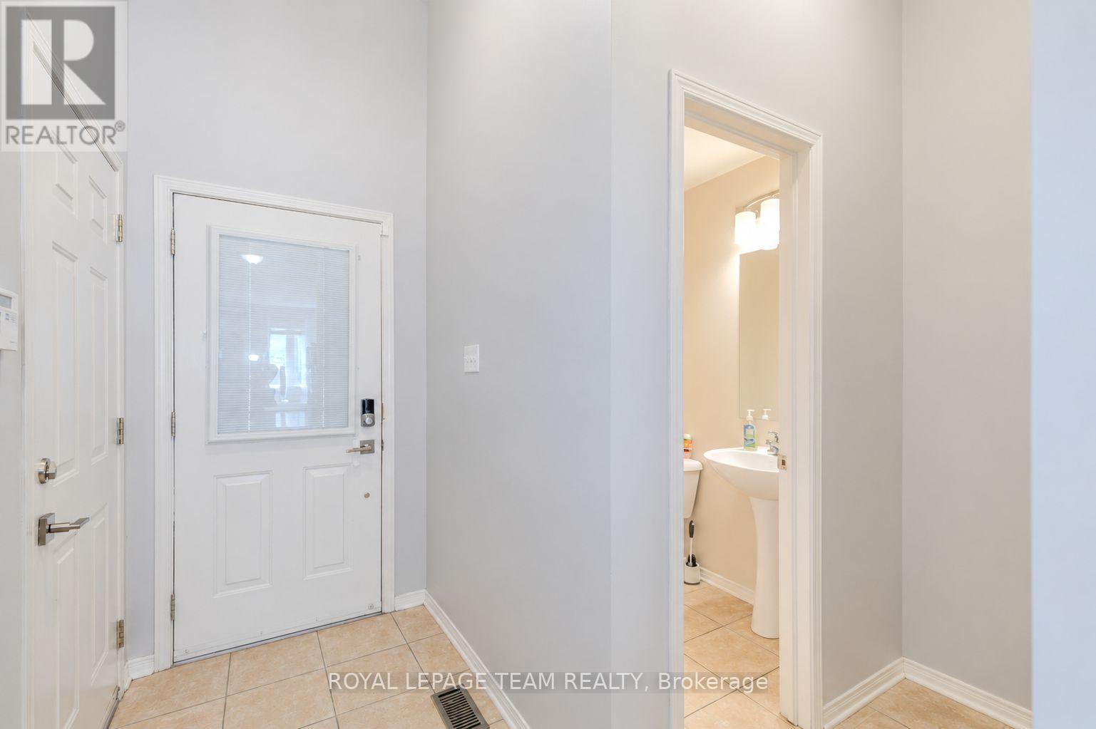 316 Bryarton Street, Ottawa, Ontario  K1C 7R5 - Photo 4 - X13713128