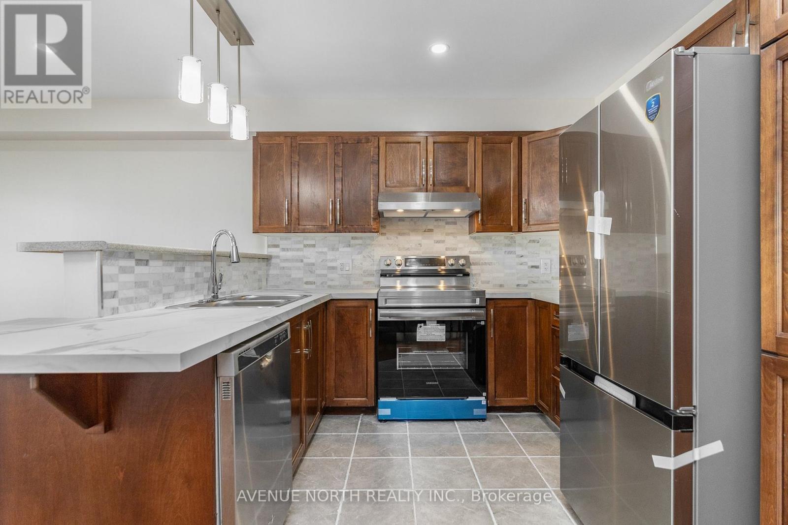 205 Hidden Meadow Avenue, Ottawa, Ontario  K1T 0C2 - Photo 6 - X13713174