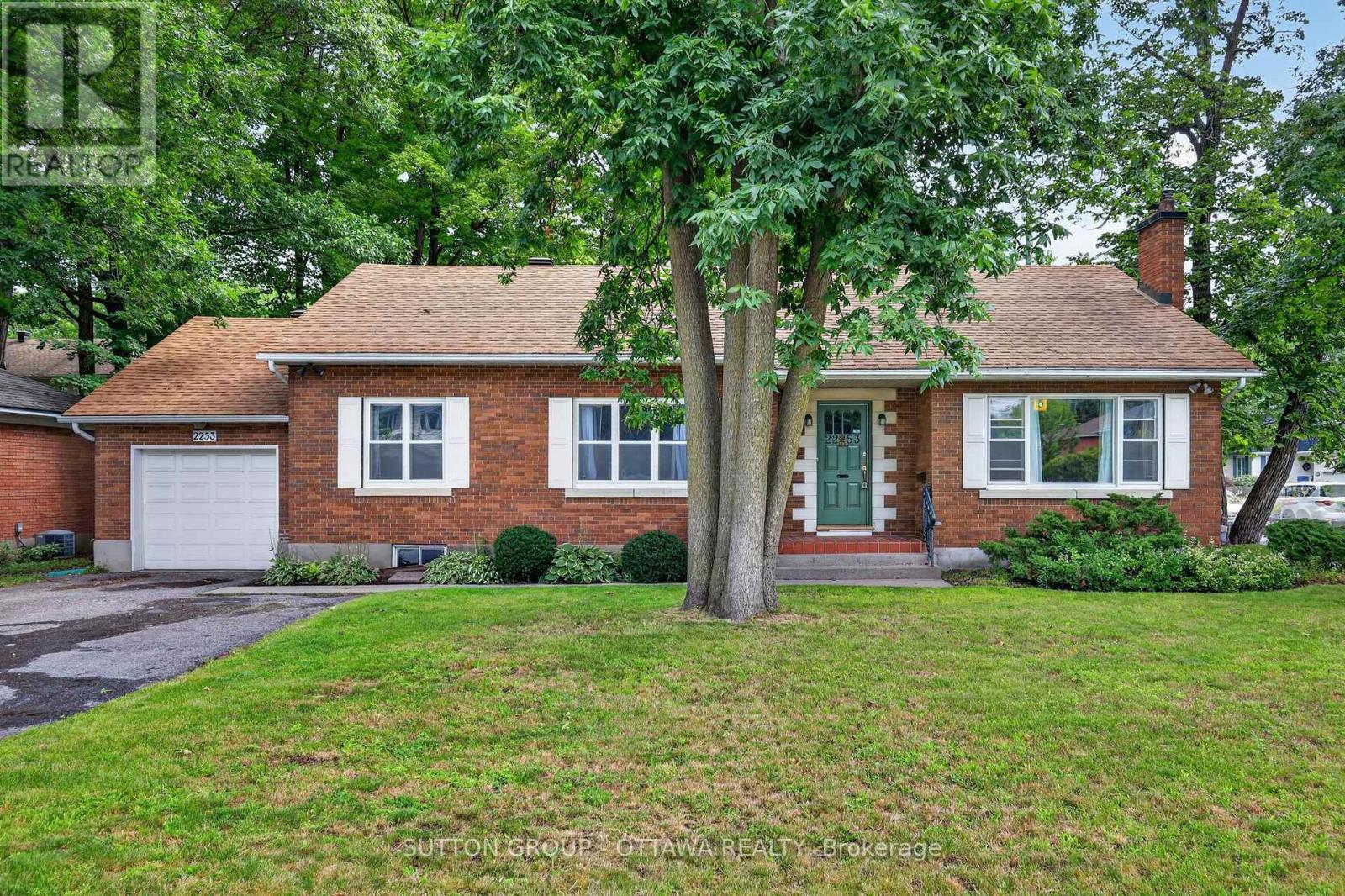 2253 ALTA VISTA DRIVE, ottawa, Ontario