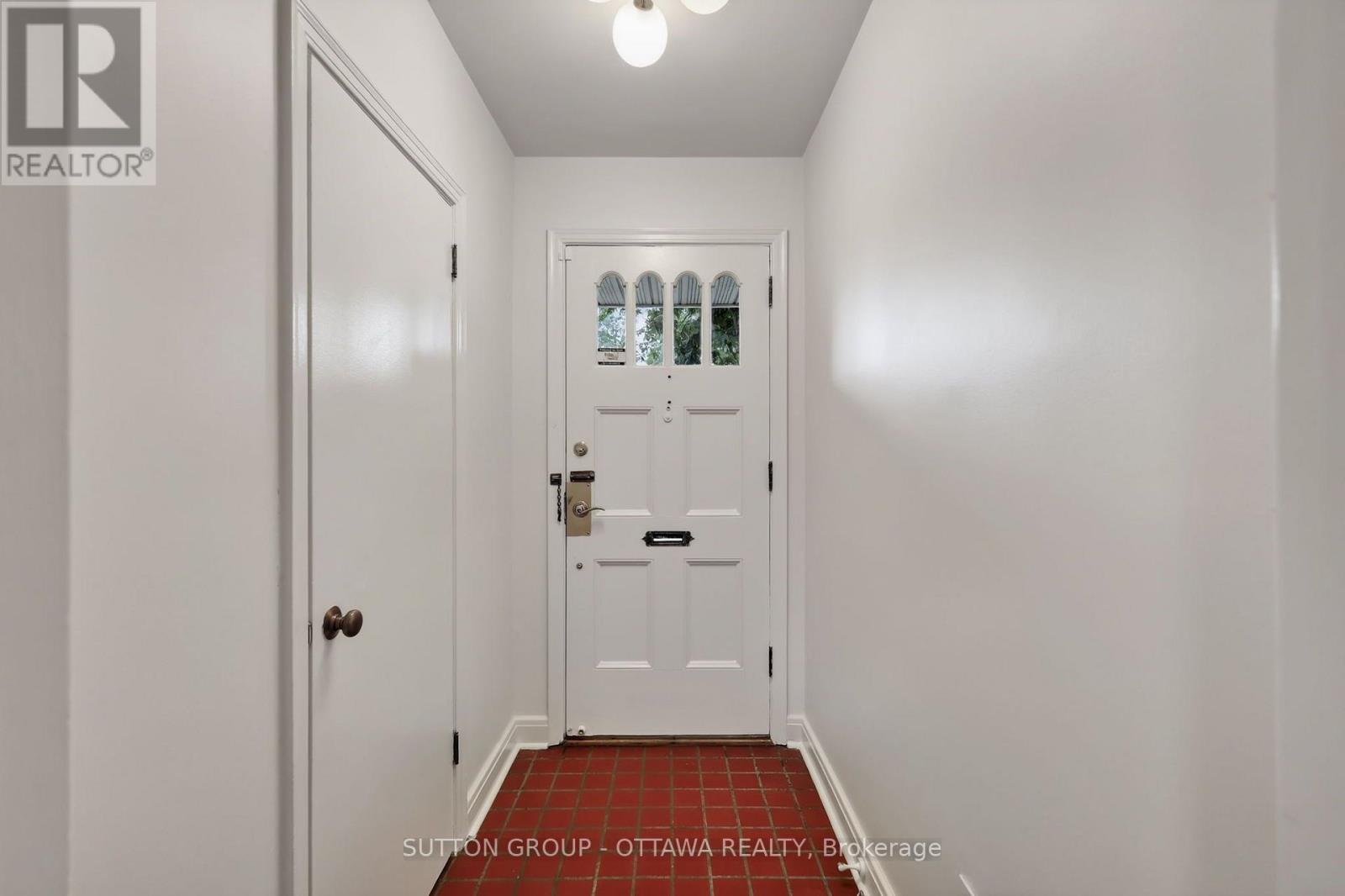 2253 Alta Vista Drive, Ottawa, Ontario K1H 7L9 - Photo 3 - X13713286