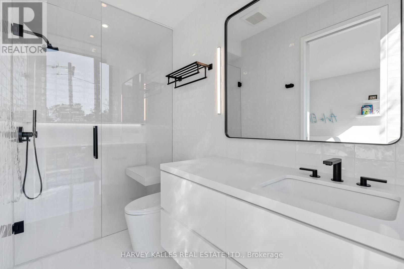 40 Thelma Avenue, Toronto, Ontario  M4V 1X9 - Photo 10 - C13713204