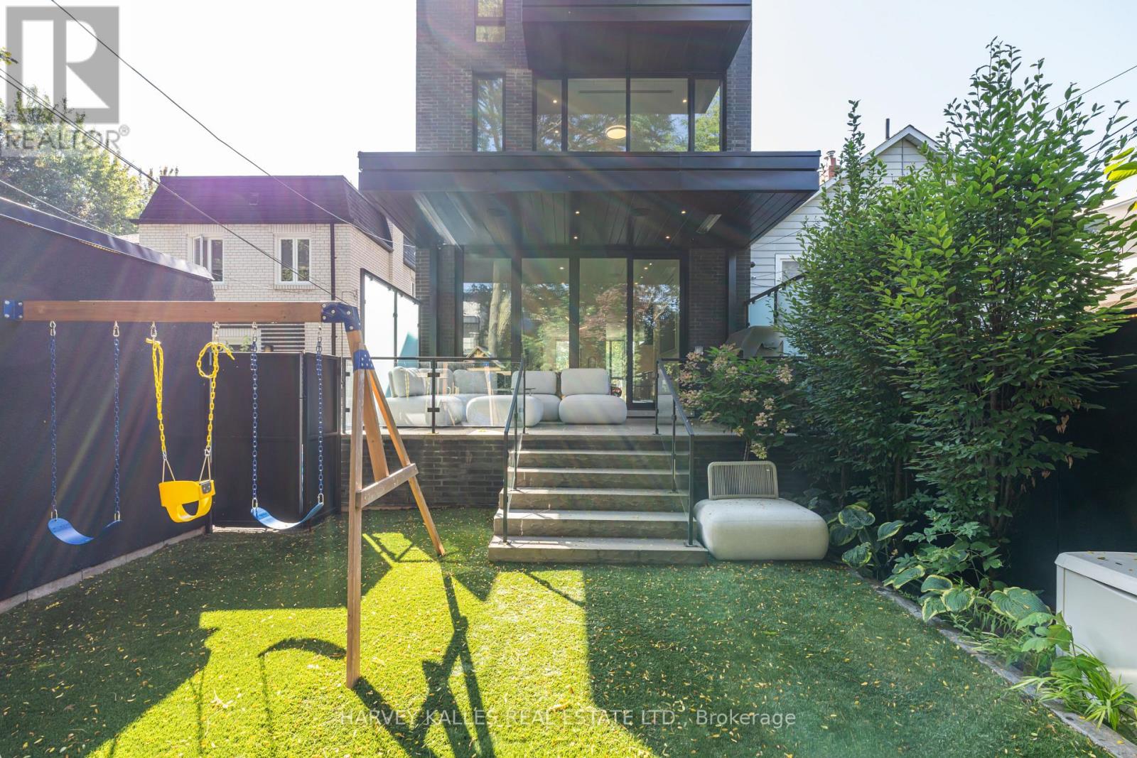 40 Thelma Avenue, Toronto, Ontario  M4V 1X9 - Photo 19 - C13713204