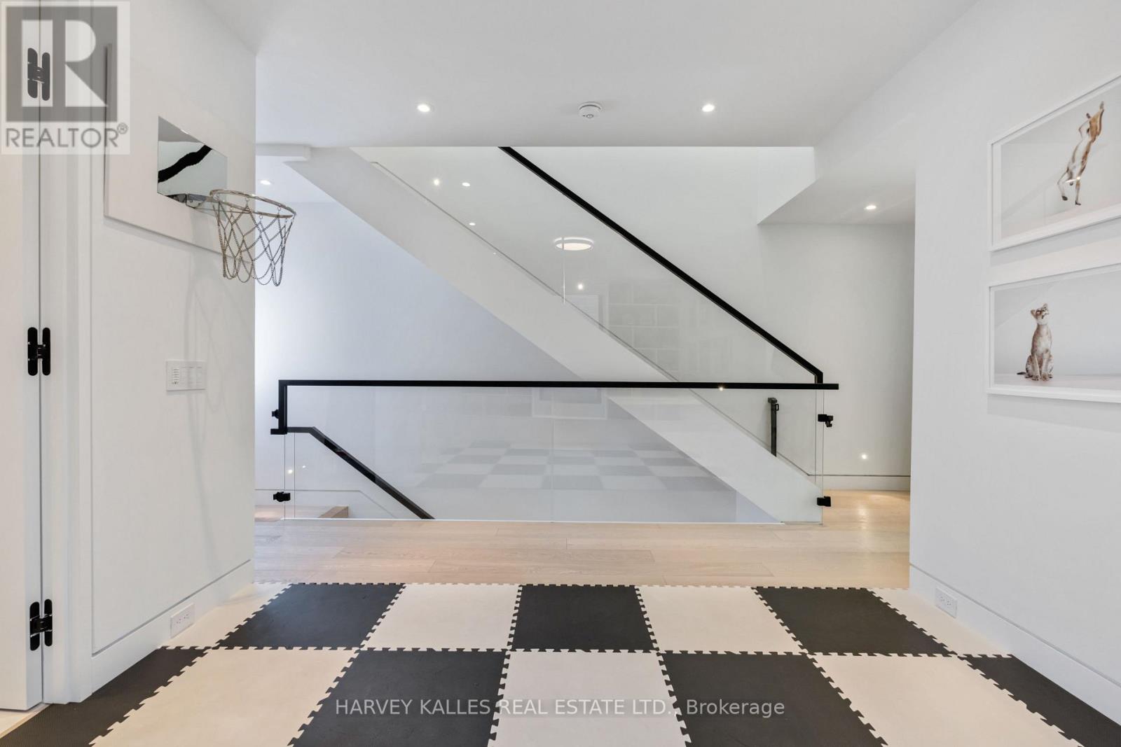 40 Thelma Avenue, Toronto, Ontario  M4V 1X9 - Photo 7 - C13713204