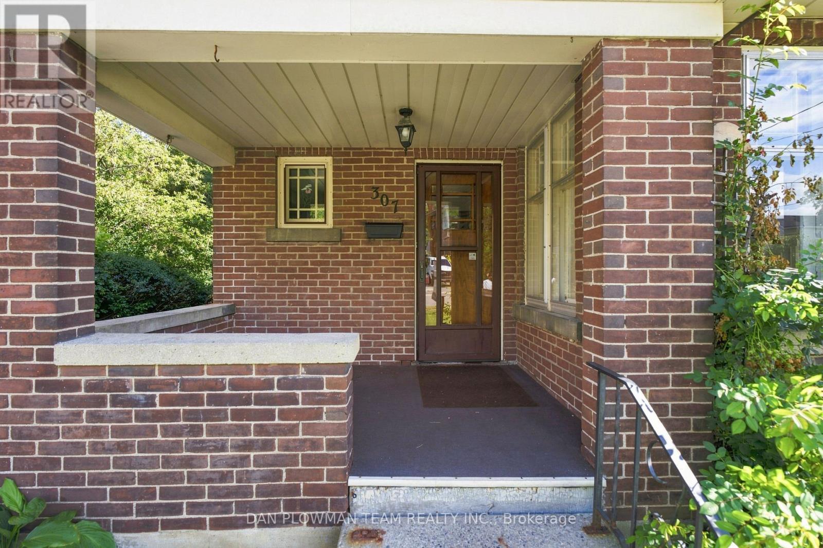 307 William Street E, Oshawa, Ontario  L1G 1K9 - Photo 2 - E13713300