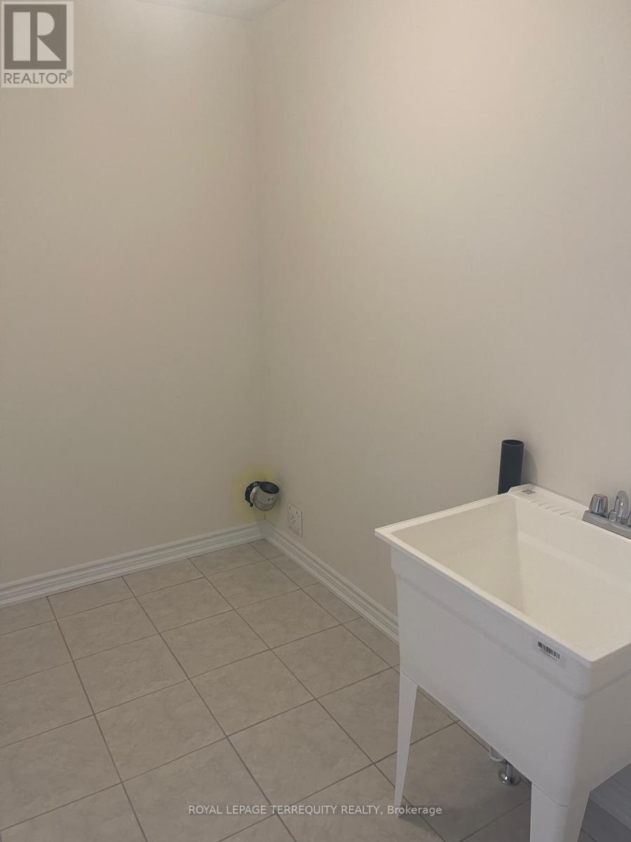 1111 Marathon Avenue, Pickering, Ontario  L1X 0L7 - Photo 4 - E13713410