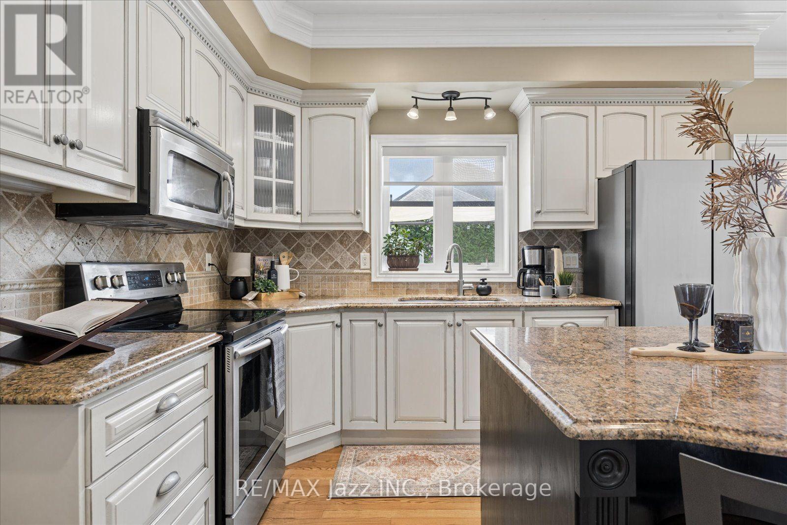 140 Taylorwood Court, Oshawa, Ontario  L1G 7V7 - Photo 10 - E13713310