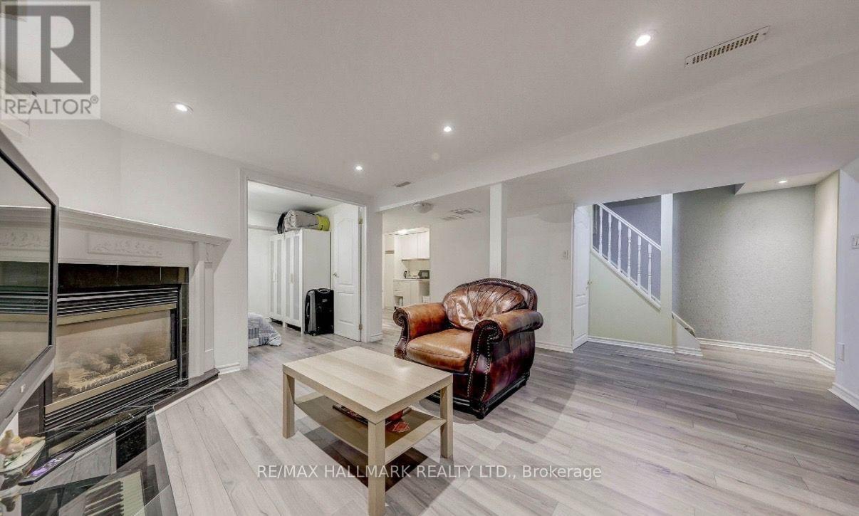 27 Pugsley Avenue, Richmond Hill, Ontario  L4C 8V2 - Photo 10 - N13713186