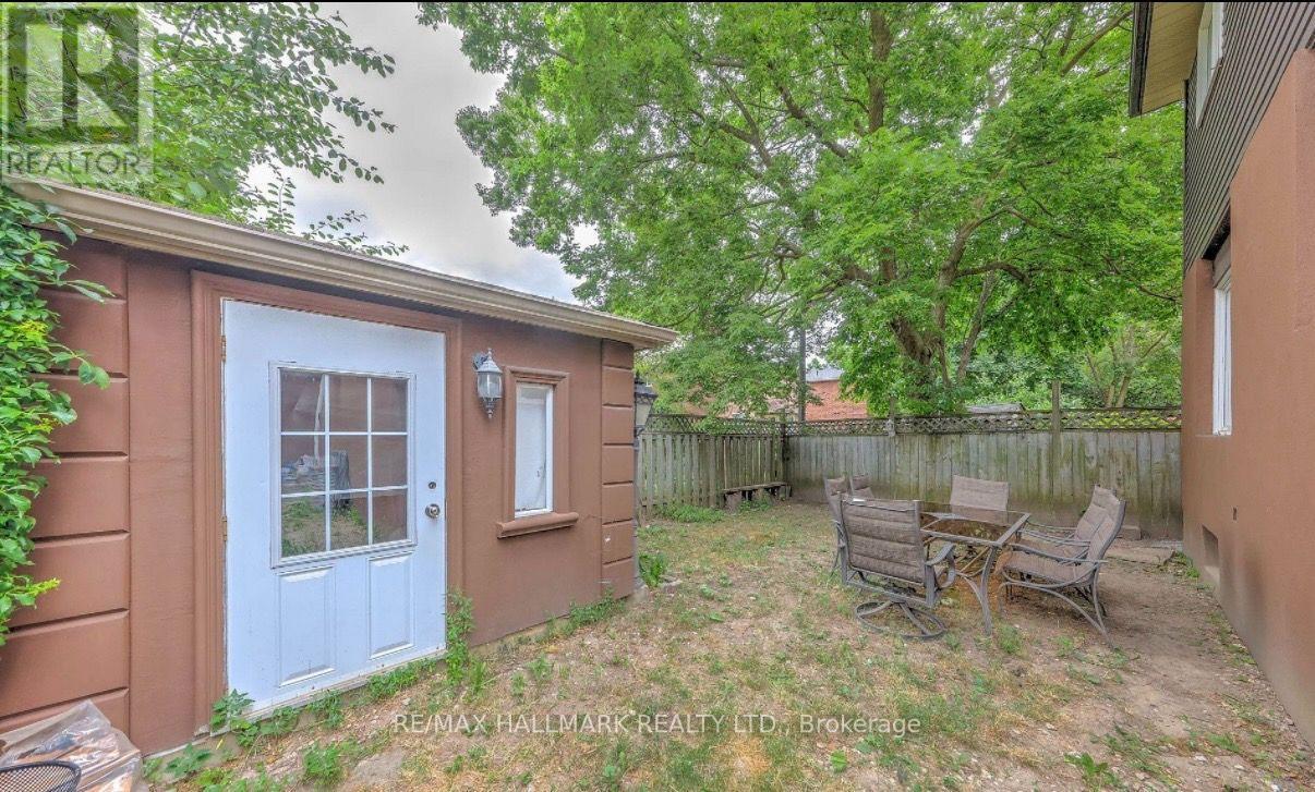 27 Pugsley Avenue, Richmond Hill, Ontario  L4C 8V2 - Photo 11 - N13713186