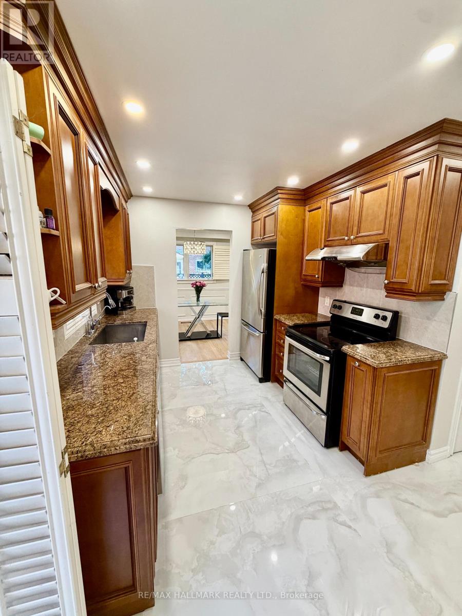 27 Pugsley Avenue, Richmond Hill, Ontario  L4C 8V2 - Photo 6 - N13713186