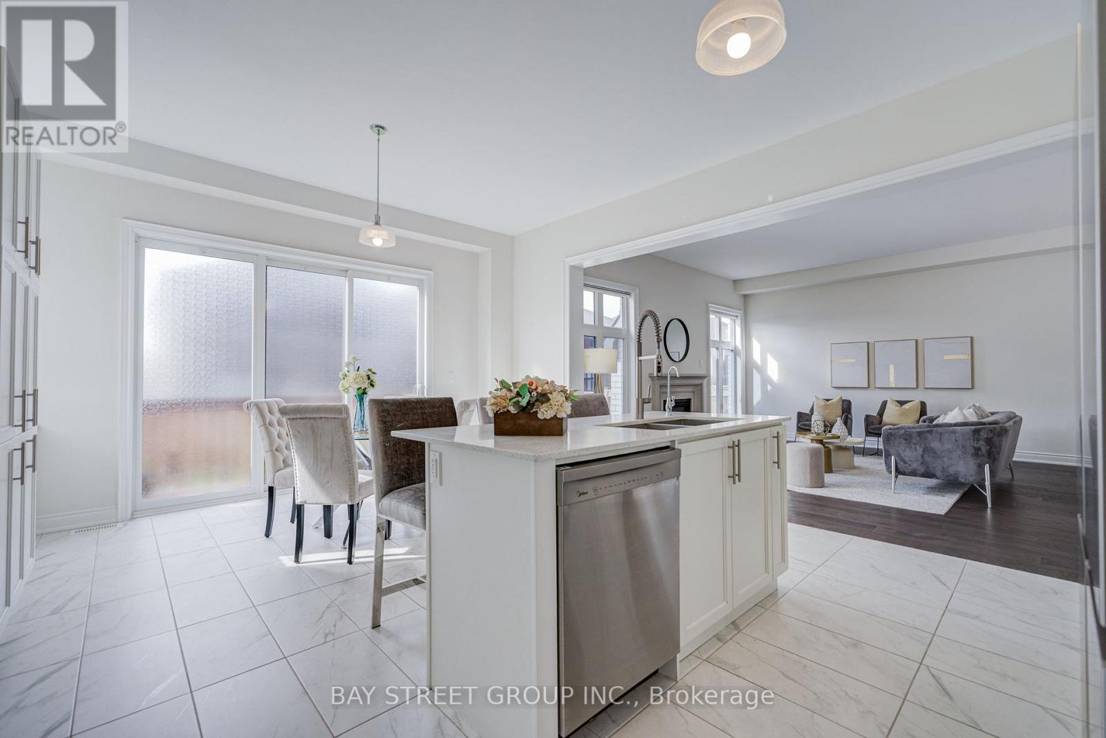 27 Hearthwood Gate, Whitchurch-Stouffville, Ontario  L4A 4X1 - Photo 12 - N13713398