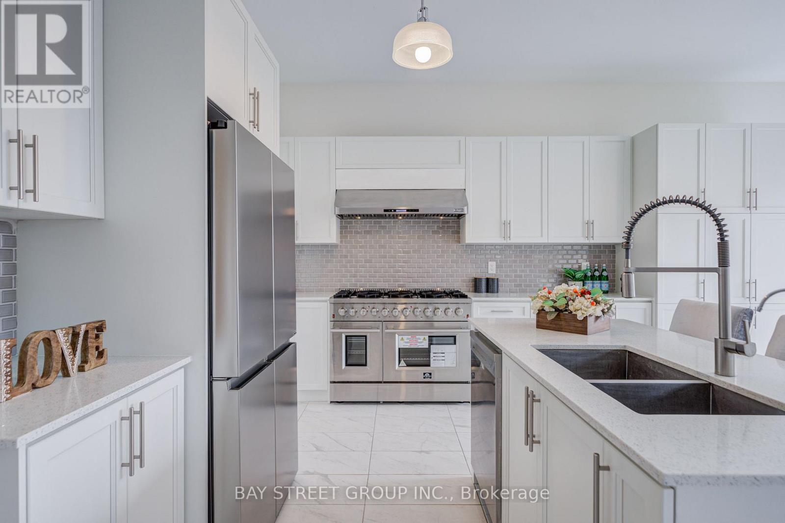 27 Hearthwood Gate, Whitchurch-Stouffville, Ontario  L4A 4X1 - Photo 17 - N13713398