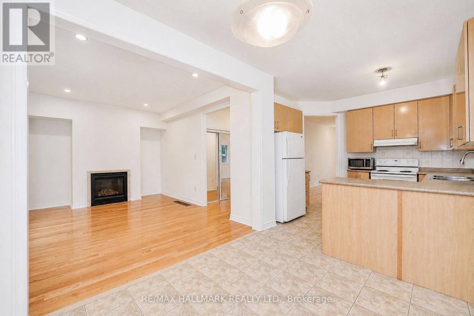 135 Maroon Drive, Richmond Hill, Ontario  L4E 5B7 - Photo 12 - N13713404