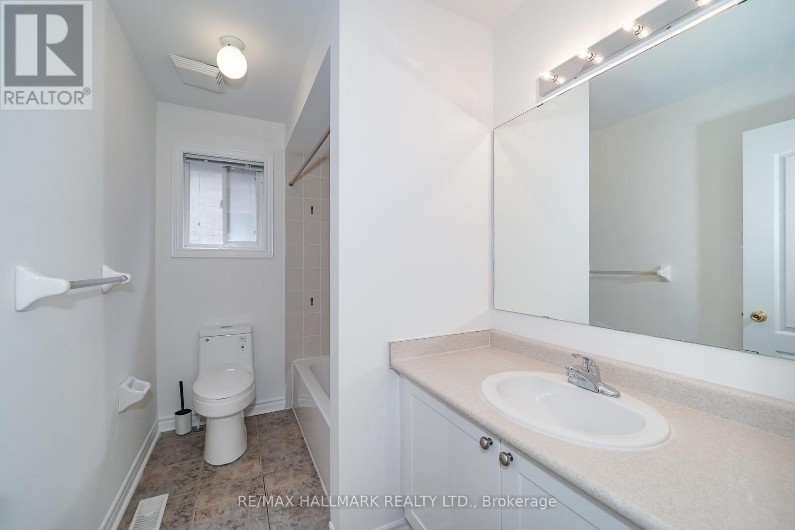 135 Maroon Drive, Richmond Hill, Ontario  L4E 5B7 - Photo 19 - N13713404