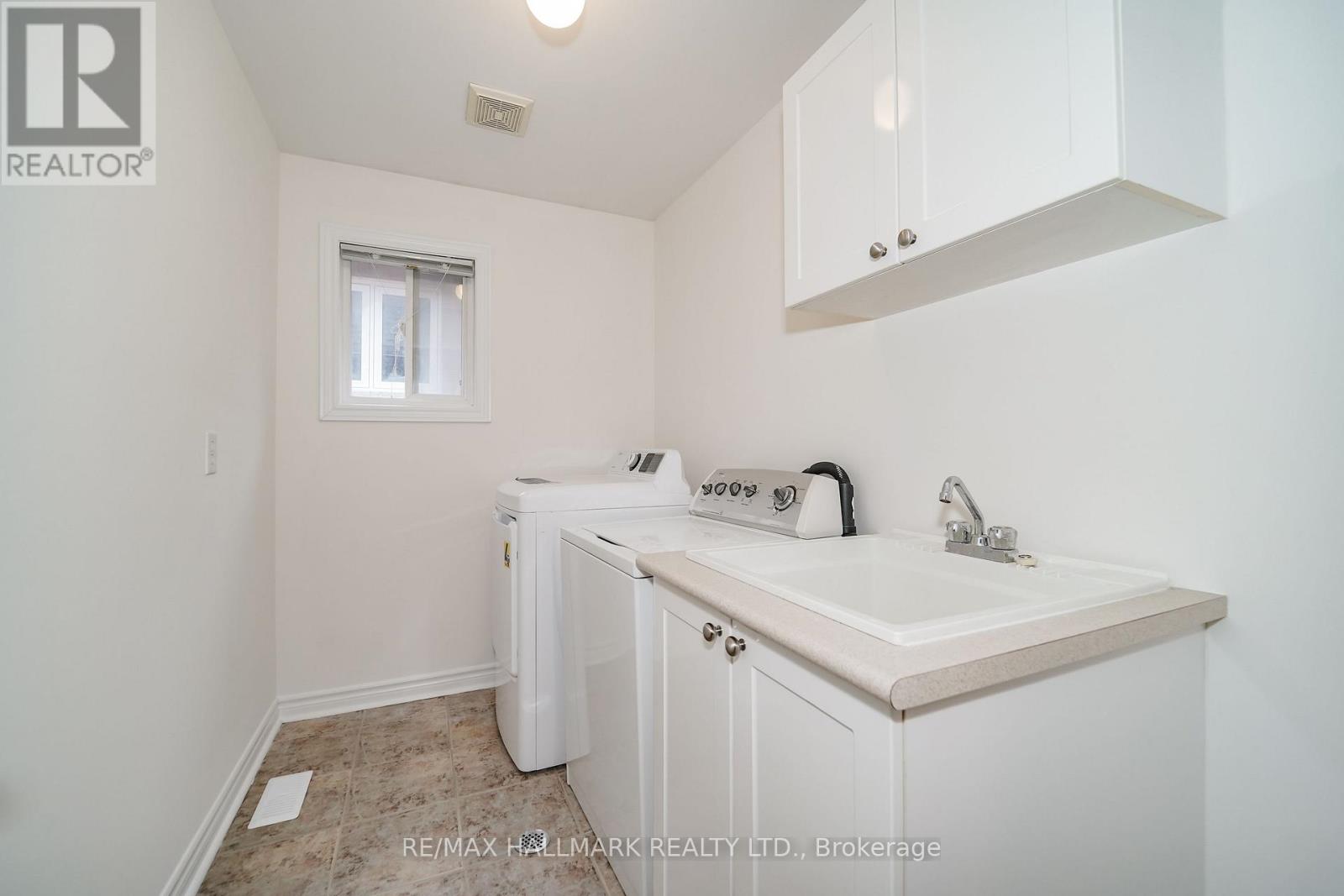 135 Maroon Drive, Richmond Hill, Ontario  L4E 5B7 - Photo 21 - N13713404