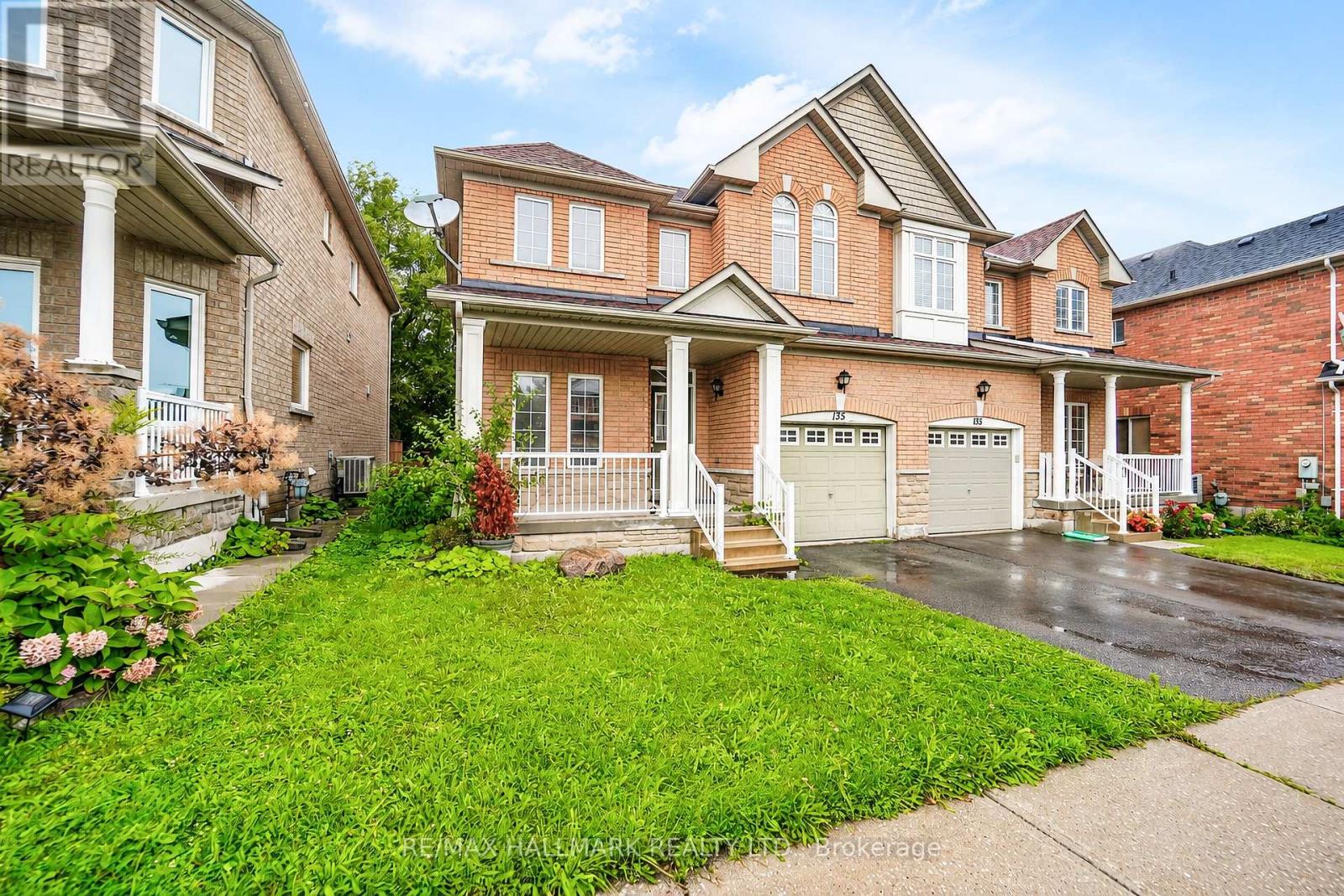 135 Maroon Drive, Richmond Hill, Ontario  L4E 5B7 - Photo 3 - N13713404