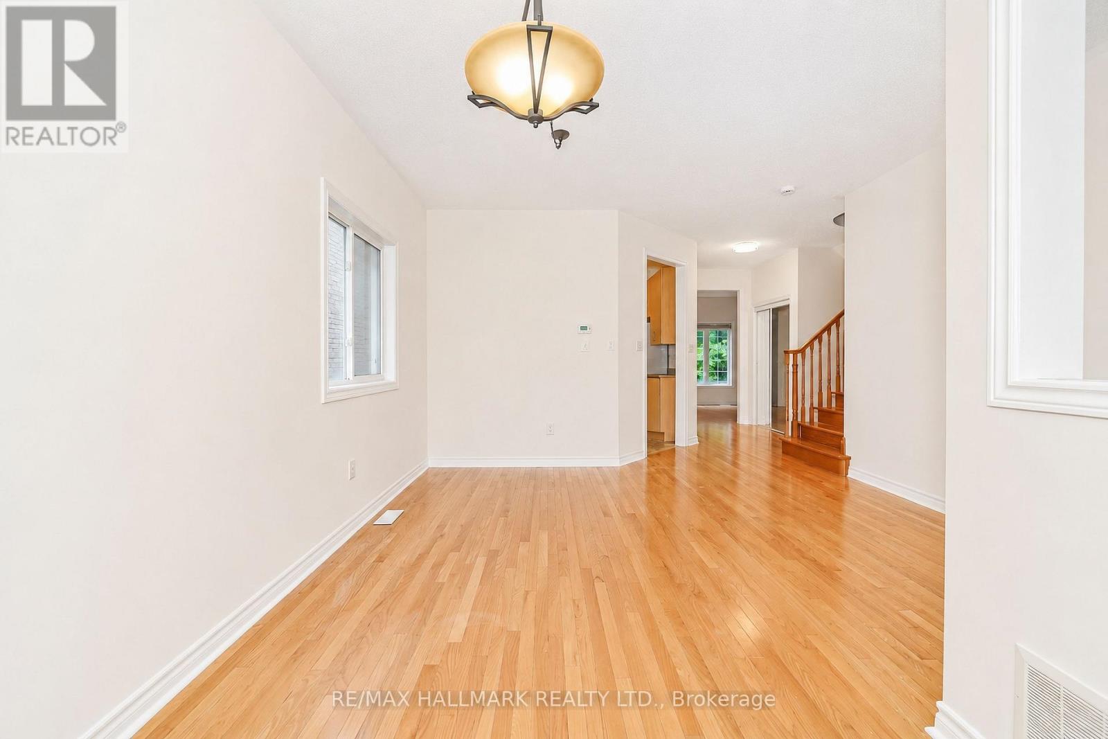 135 Maroon Drive, Richmond Hill, Ontario  L4E 5B7 - Photo 5 - N13713404