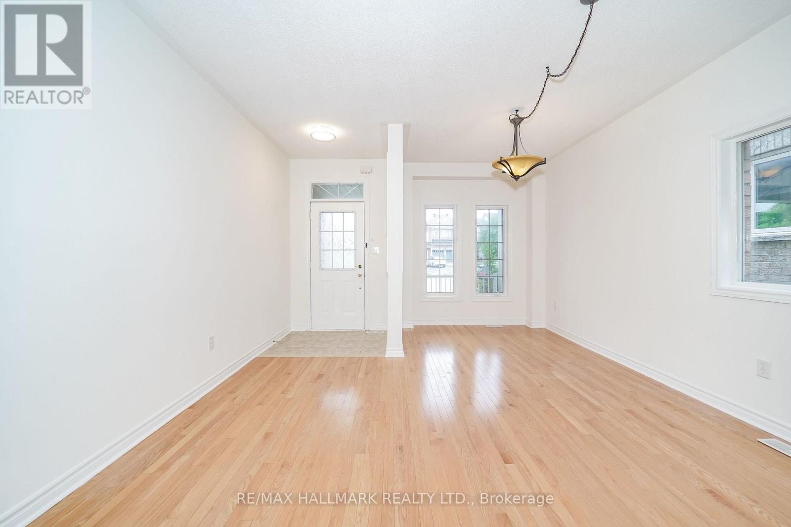 135 Maroon Drive, Richmond Hill, Ontario  L4E 5B7 - Photo 6 - N13713404
