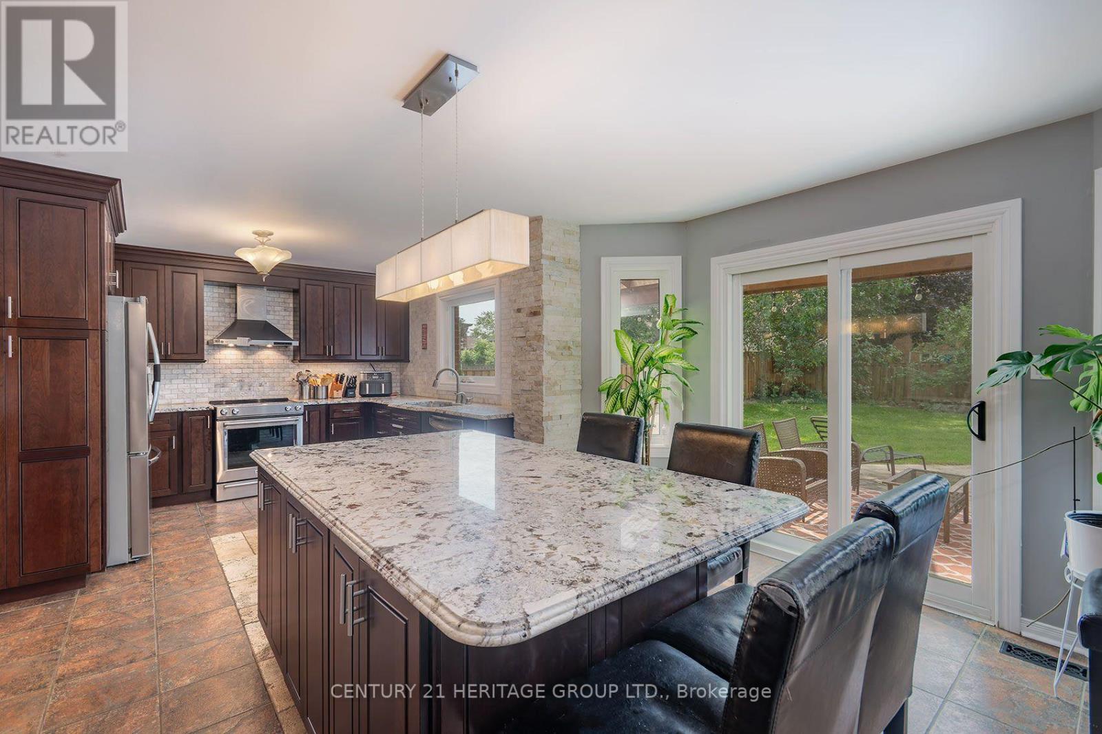 55 Chartwell Crescent, Georgina, Ontario  L4P 3N8 - Photo 10 - N13713412