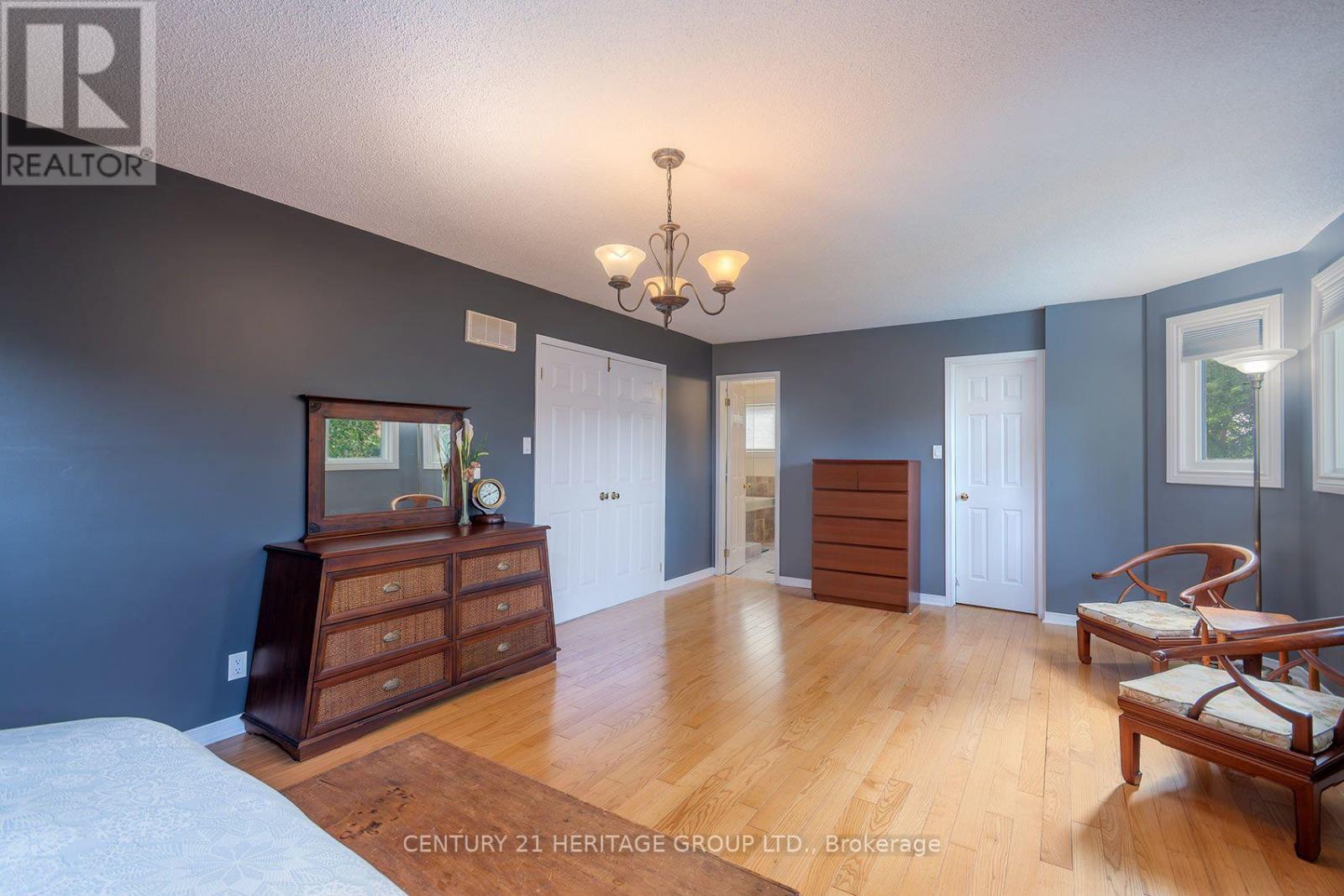 55 Chartwell Crescent, Georgina, Ontario  L4P 3N8 - Photo 21 - N13713412