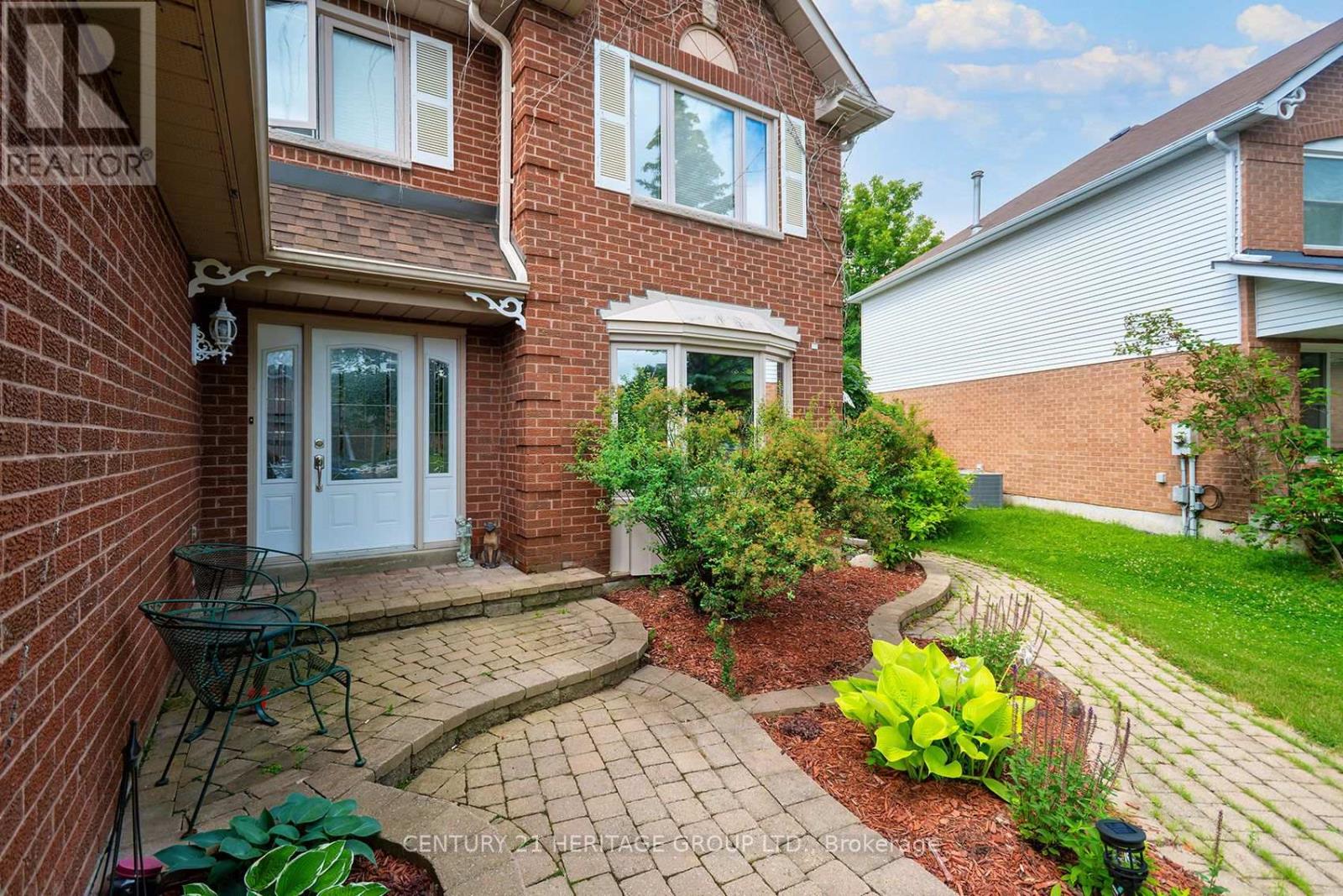 55 Chartwell Crescent, Georgina, Ontario  L4P 3N8 - Photo 3 - N13713412