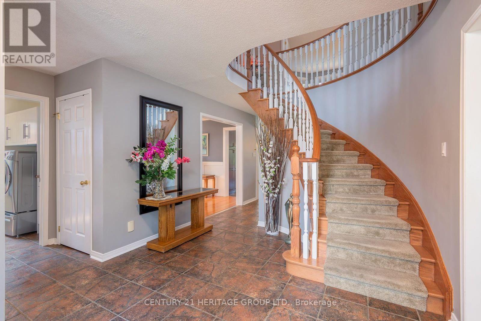55 Chartwell Crescent, Georgina, Ontario  L4P 3N8 - Photo 5 - N13713412