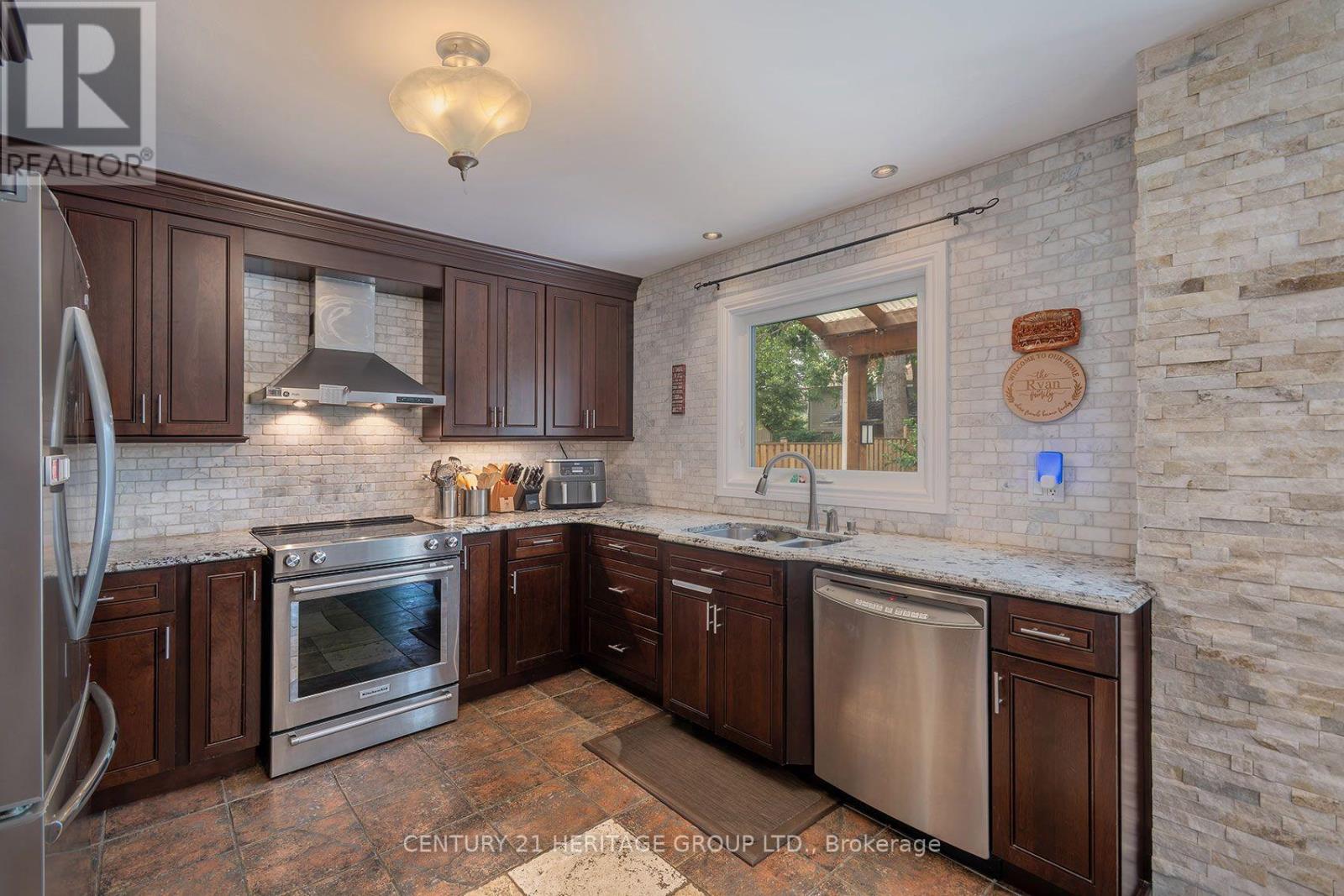 55 Chartwell Crescent, Georgina, Ontario  L4P 3N8 - Photo 6 - N13713412