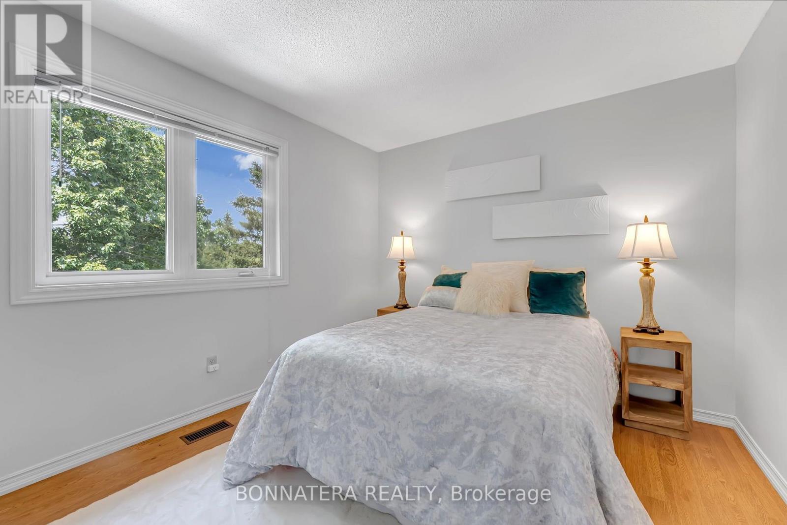 1409 Holly Court, Oakville, Ontario  L6H 3H4 - Photo 32 - W13712936