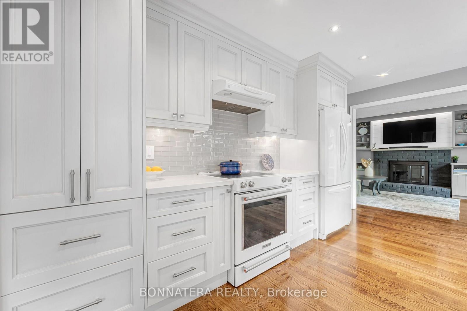 1409 Holly Court, Oakville, Ontario  L6H 3H4 - Photo 12 - W13712936