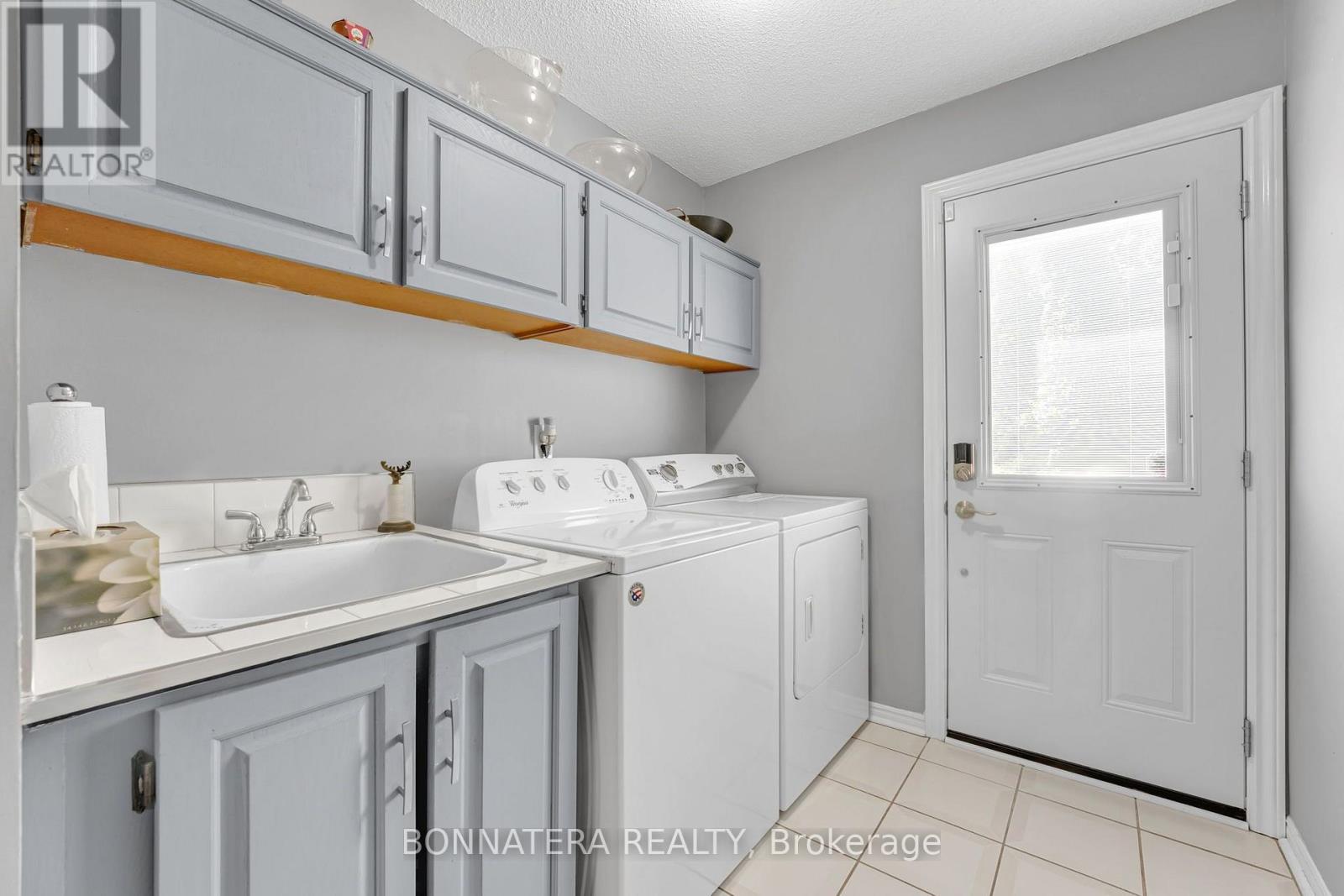 1409 Holly Court, Oakville, Ontario  L6H 3H4 - Photo 23 - W13712936
