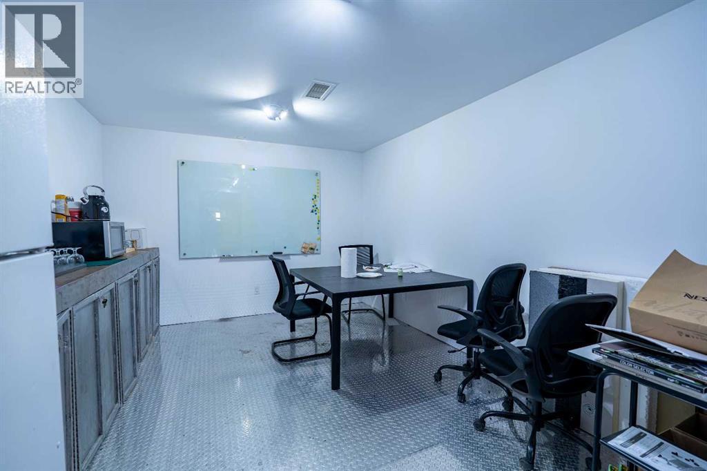 2510 Dartmouth Road SE, Calgary, Alberta  T2G 2H9 - Photo 10 - A2334866