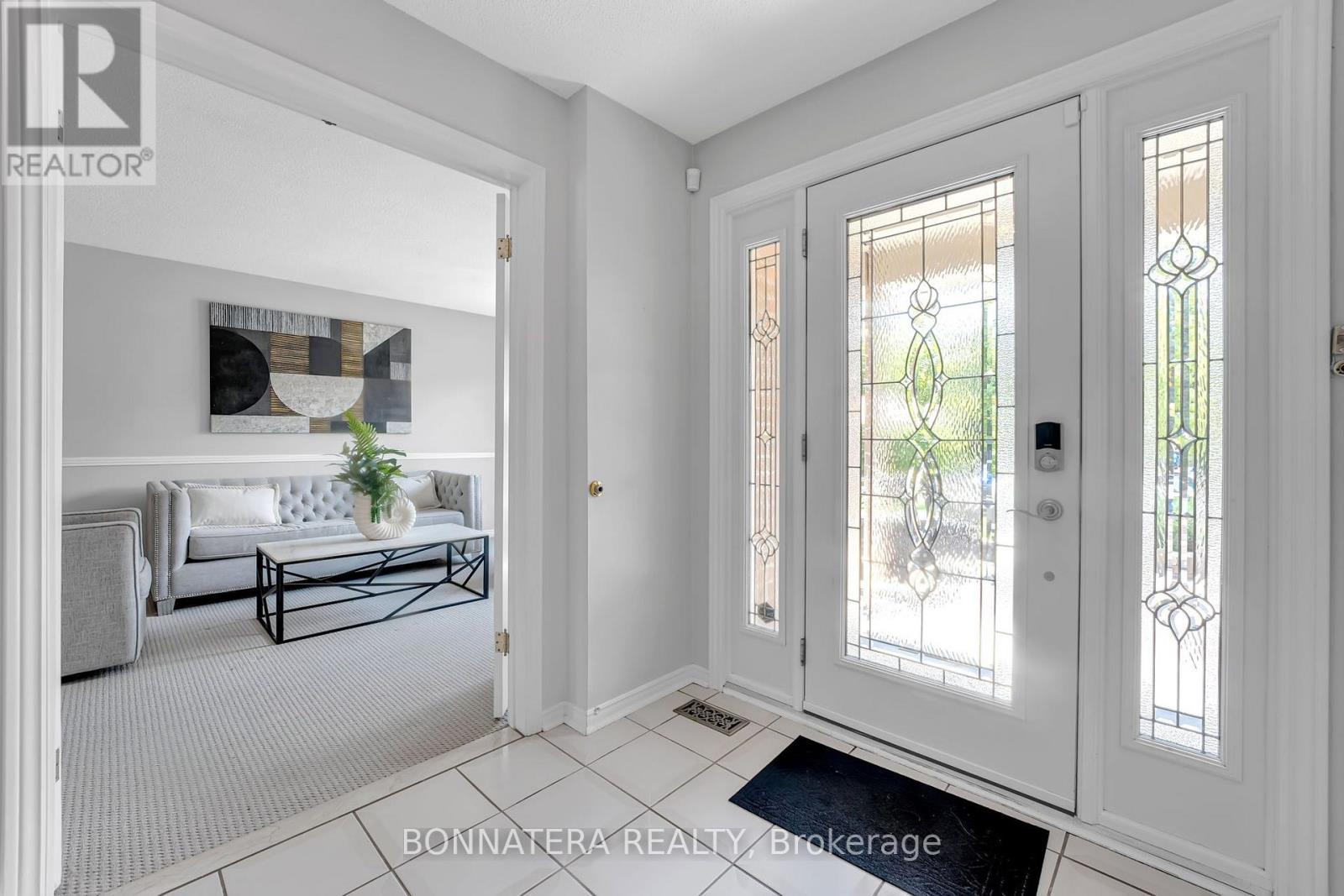 1409 Holly Court, Oakville, Ontario  L6H 3H4 - Photo 6 - W13712936