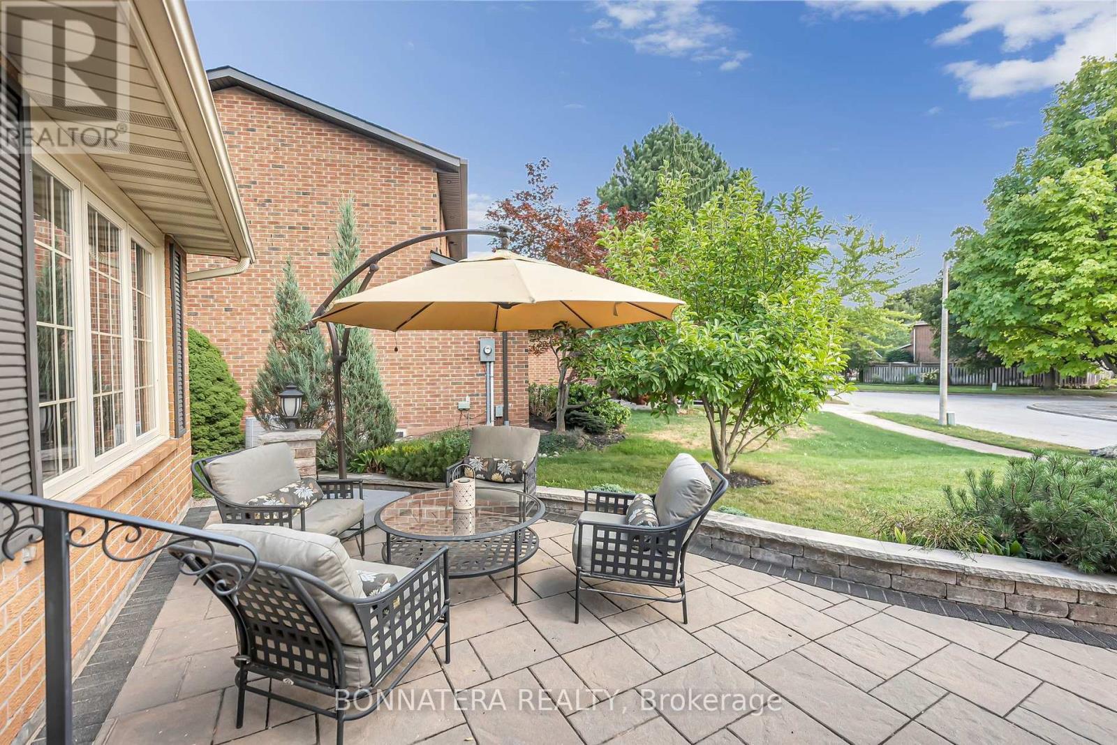 1409 Holly Court, Oakville, Ontario  L6H 3H4 - Photo 4 - W13712936