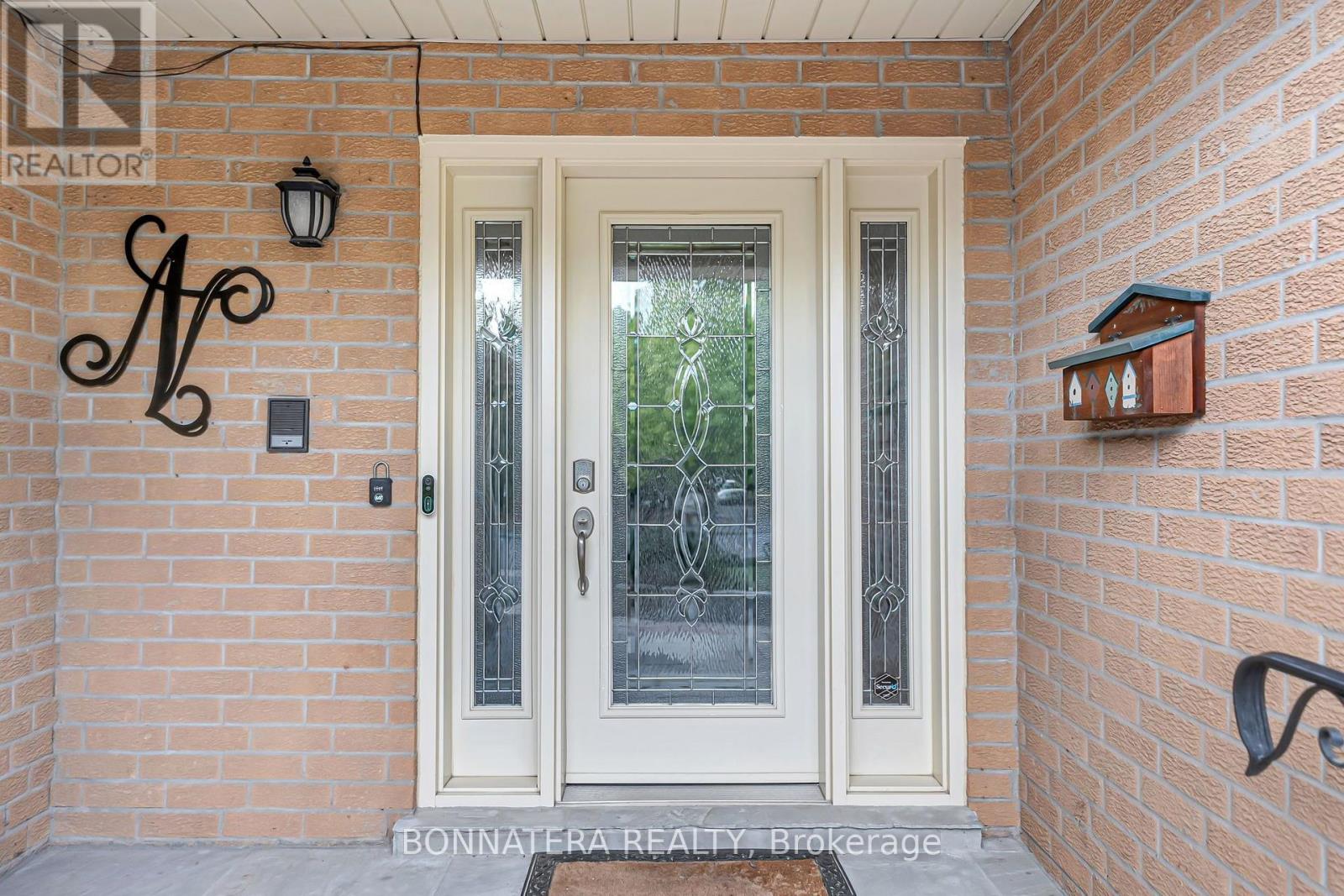 1409 Holly Court, Oakville, Ontario  L6H 3H4 - Photo 5 - W13712936