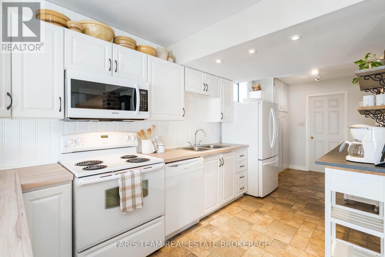 238 Robins Point Road, Tay, Ontario  L0K 2A0 - Photo 33 - S13713154