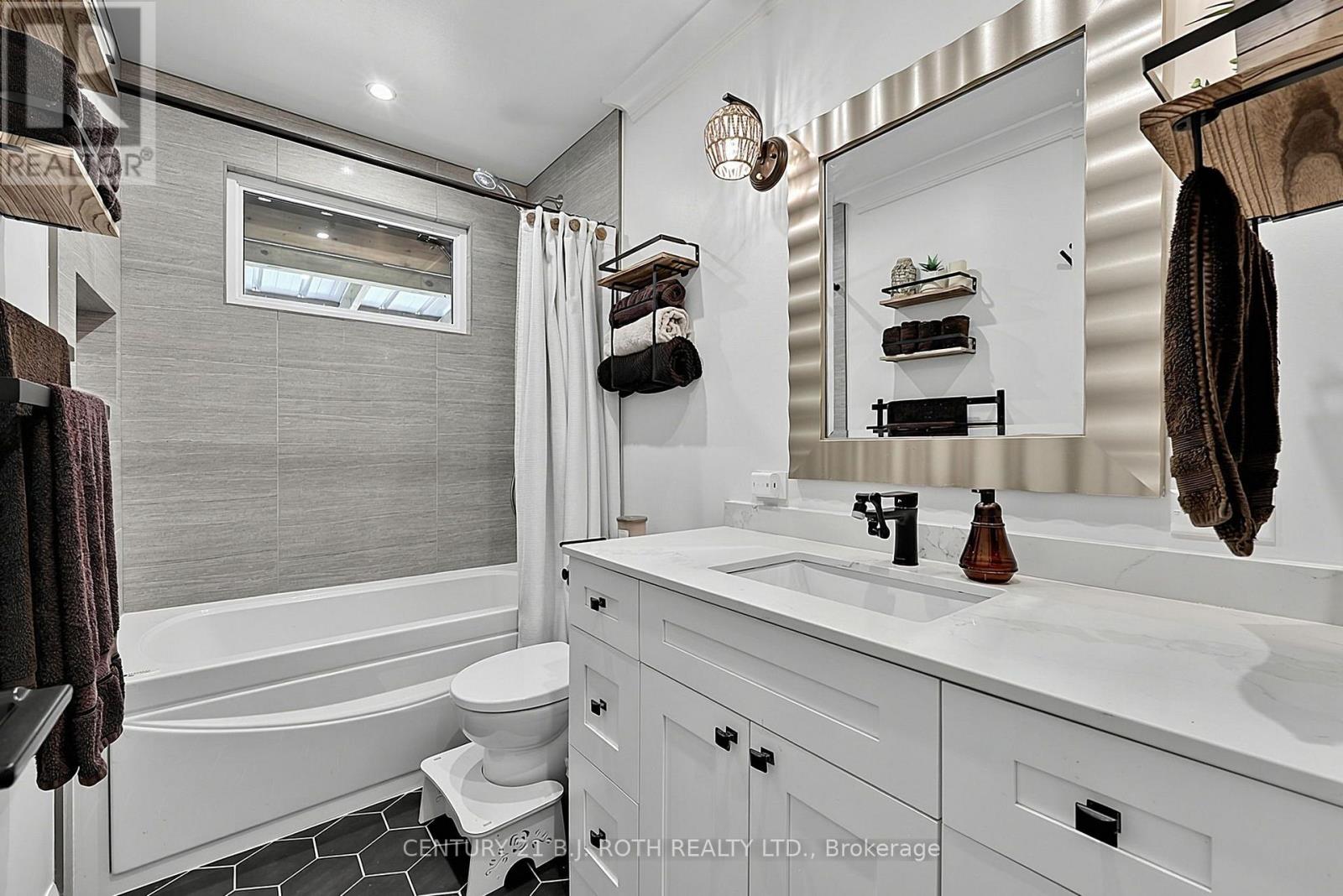 25 Glengrove Avenue, Oro-Medonte (Prices Corners), Ontario  L3V 0J9 - Photo 22 - S13713254