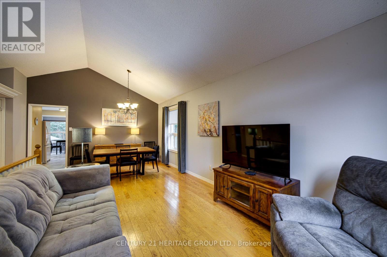68 Dyer Drive, Wasaga Beach, Ontario  L9Z 1E4 - Photo 4 - S13713334