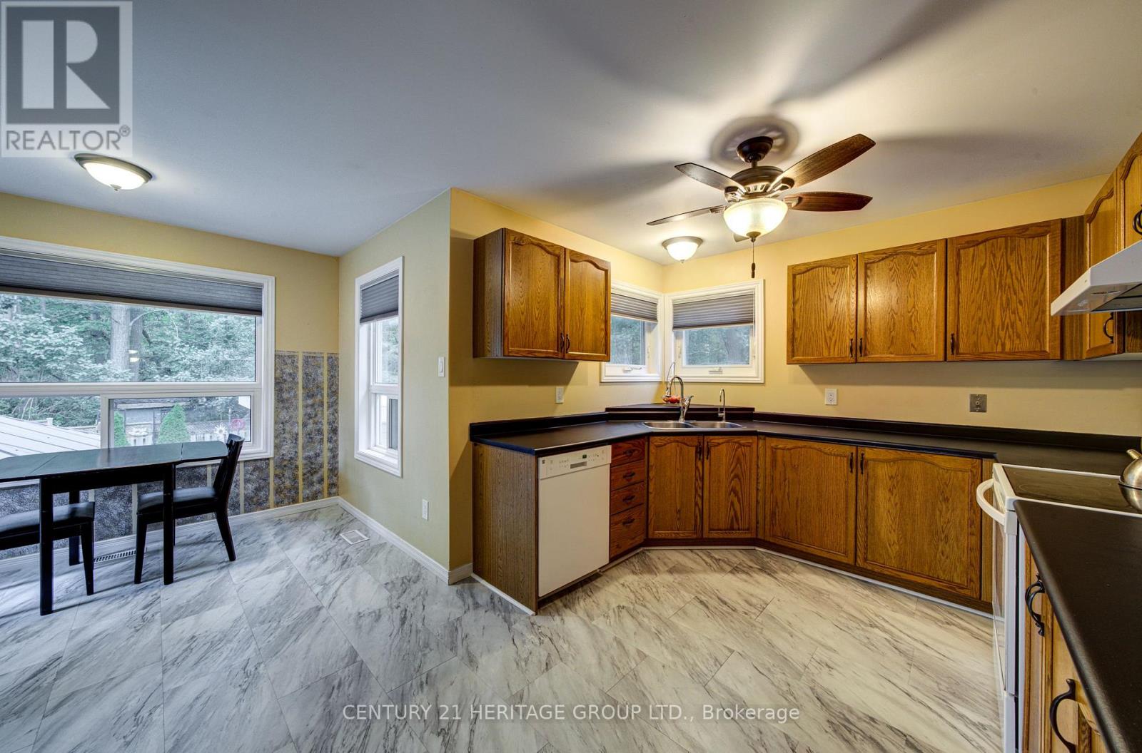 68 Dyer Drive, Wasaga Beach, Ontario  L9Z 1E4 - Photo 7 - S13713334