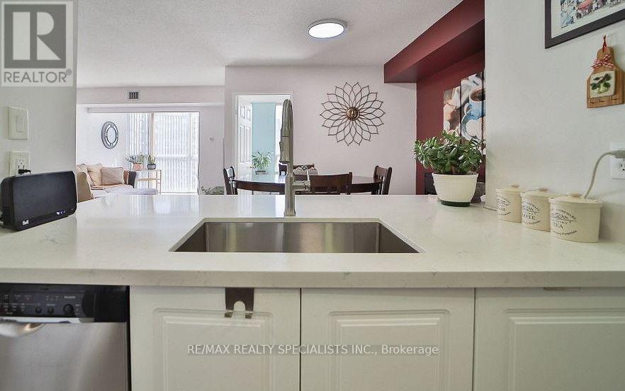 2011 - 265 Enfield Place, Mississauga, Ontario  L5B 3Y7 - Photo 12 - W13713230