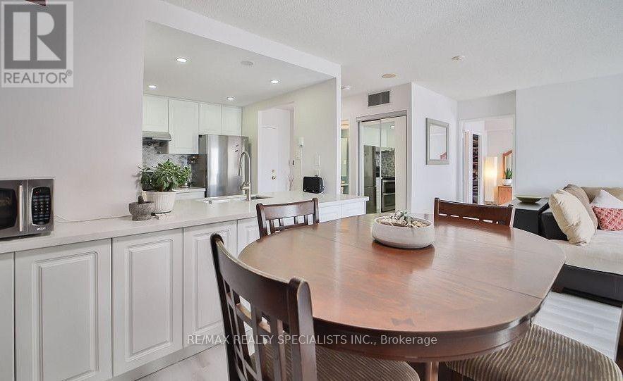 2011 - 265 Enfield Place, Mississauga, Ontario  L5B 3Y7 - Photo 4 - W13713230