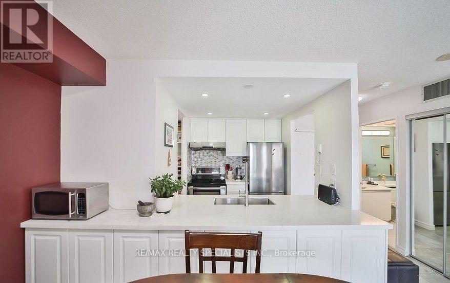 2011 - 265 Enfield Place, Mississauga, Ontario  L5B 3Y7 - Photo 5 - W13713230