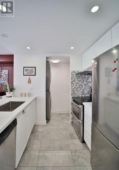2011 - 265 Enfield Place, Mississauga, Ontario  L5B 3Y7 - Photo 9 - W13713230